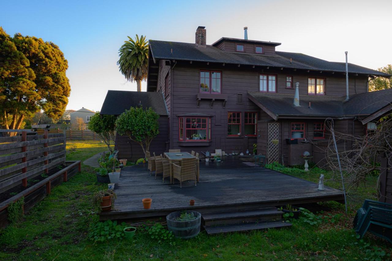 The Captains Quarters Fort Bragg Exterior foto